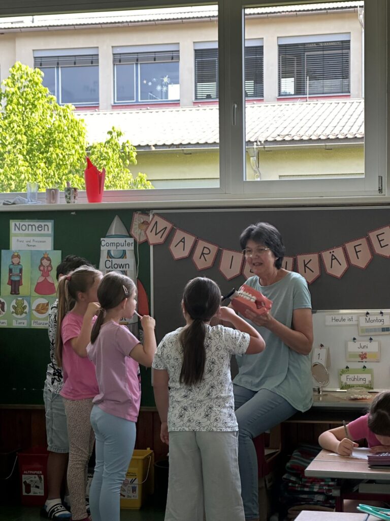 Zahnprophylaxe in der Volksschule